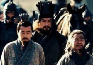 子初与孝直指的是哪些人?刘备没能实现大业跟他们有关？