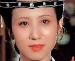 红楼梦中让贾宝玉去栊翠庵讨梅花，李纨为何这么做？