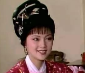 红楼梦中莺儿折的柳树是谁的？受辱的经过如何