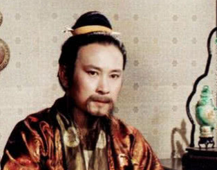 红楼梦中贾母骂赵姨娘时，贾政是什么表现？