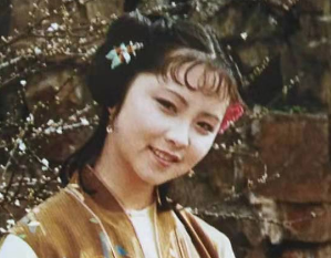 红楼梦中宝玉喊晴雯伺候他洗澡为何会遭到拒绝？