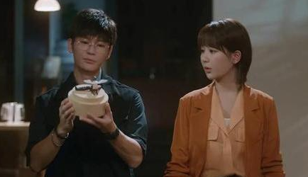 《女心理师》正在热播中，叶嘉辉对贺顿没有真实的爱意