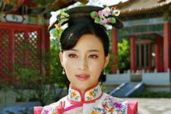 平妃：孝诚仁皇后的妹妹，生下一子夭折后郁郁而终