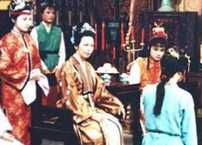 红楼梦中邢夫人为何不被贾母喜欢？她是何地位？
