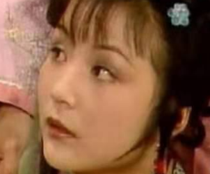 红楼梦中史湘云是如何对林黛玉薛宝钗的？有何不同