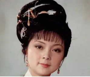 红楼梦中黛玉与宝钗相比，二人的才华有何区别？