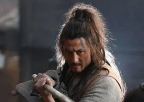 水浒中，杨志与林冲谁的实力更强？