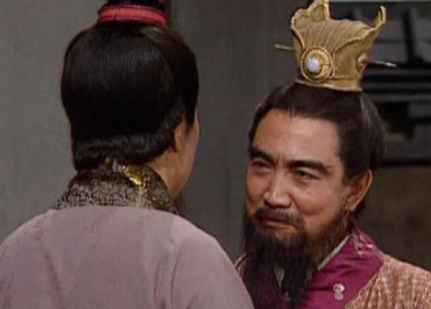 曹操是如何处置荆州世家大族的？帮了刘备大忙