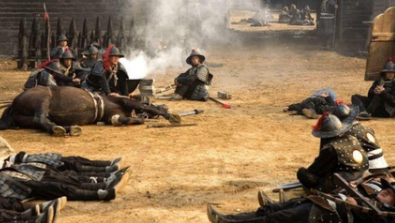 古代闹饥荒时，为什么灾民放着河里的鱼虾不抓，宁可吃草根啃树皮？