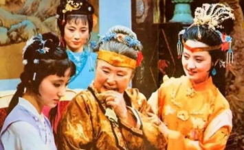 红楼梦中贾母有哪些经历？她为何能够富贵一生呢？