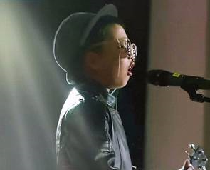 《小小少年》聚焦于一群有天赋的孩子，记录少年们的热爱