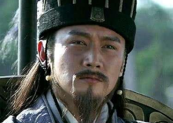 关羽和张飞不服诸葛亮，很佩服庞统的原因是什么？