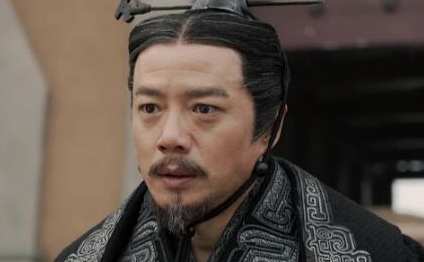 嫪毐被送进宫后，赵姬为何就对他宠爱有加？