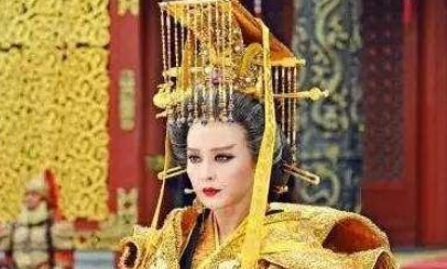 对于李显而言，为何武则天以皇后的礼仪合葬是正确的？