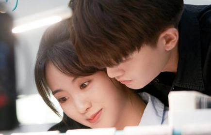 《乌鸦小姐与蜥蜴先生》正式官宣定档，将于4月26日上线首播