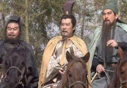 刘备三顾茅庐请诸葛亮出山，却错过了另一个高人？