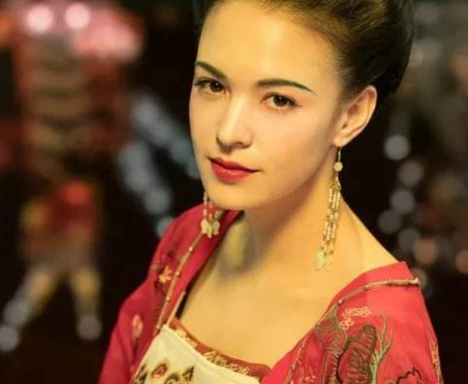 杨贵妃被李隆基独宠十六年 期间就没有情敌吗