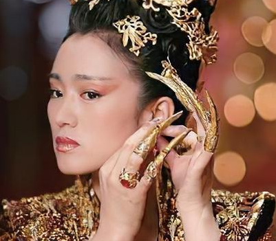 古代妃子真的可以戴长的指甲套吗 她们被临幸时都不摘下来吗