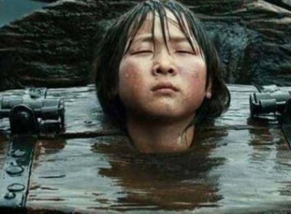 古代发配犯人来回几千里 衙役为什么要抢着押送女犯人