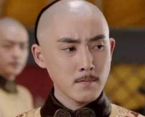 皇太极继位后，曾是皇位竞争者的代善面临怎样的处境？