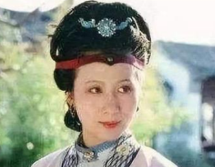 李纨要支持探春组织诗社的目的时什么？为何一反常态