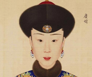 清高宗庆妃的经历与明朝杨淑妃有何相似之处？她是如何上位的？
