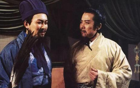 三国乱世诸侯众多，为何诸葛亮会选择弱小的刘备？