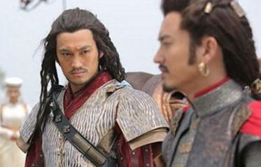 班超的身世如何？他出使西域的目的是什么？