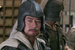 东吴将领中除了甘宁吕蒙外，还有谁擅长偷袭？