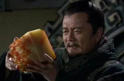 袁术跟袁绍兄弟两人为什么从来没有联合过呢？