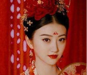 花钿最早出现在什么时候？花钿是如何发展的？