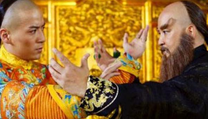 康熙在抓鳌拜的时候 康熙为什么非要用一群小孩子