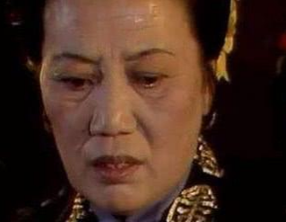 贾母撵走迎春的奶妈，这么做对自己有何好处？