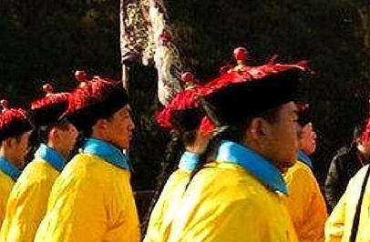 皇帝的贴身侍卫武艺高强，如何保证他们不会刺杀皇帝？