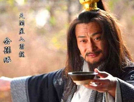 水浒传中梁山上最早看透宋江的三人分别是谁？