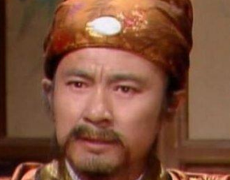 红楼梦中贾雨村费尽心思讨好贾赦，为了什么？