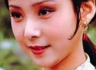 红楼梦中晴雯与袭人两个人之间有何对比？有何深意