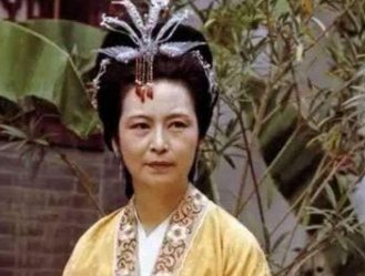 红楼梦中王夫人对贾珍是何态度?为何要帮他