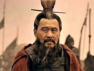 曹操为什么要挟持刘协迁都？他有何特殊考量？