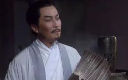 诸葛亮如何能舌战群儒？他是如何应对的呢？