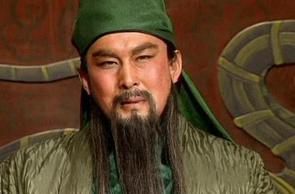 曹操手下很多猛将，为何没人能战华雄呢？