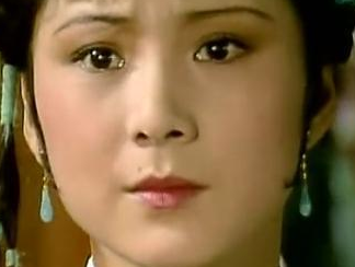 红楼梦中袭人为了稳住姨娘之位，她是如何打败晴雯的？