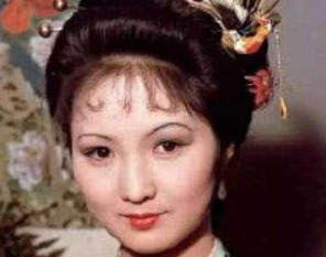 红楼梦中平儿不愿意接近贾琏是因为什么？与王熙凤有关？