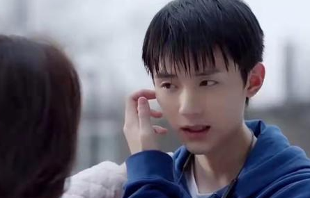 《小敏家》里小俊俊遭遇了哪些家庭的阴影呢？