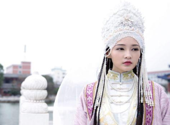 她是一品诰命夫人，去世后为何葬在荒郊野外？