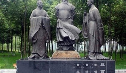 在曹操的立嗣之争中，曹丕是如何从一众候选人中脱颖而出的？