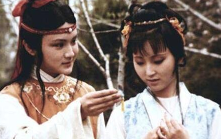 红楼梦第七十回讲了什么事？这回该怎样赏析呢？