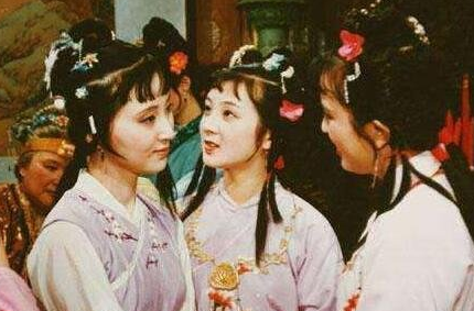 红楼梦第50回主要内容是什么？这回该如何解析？