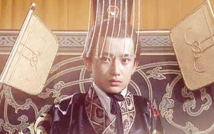 14岁登基，8年灭四国，此牛人究竟是谁？