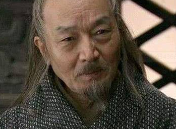 前半生默默无闻的黄忠，跟随刘备之后为何会成了五虎将？